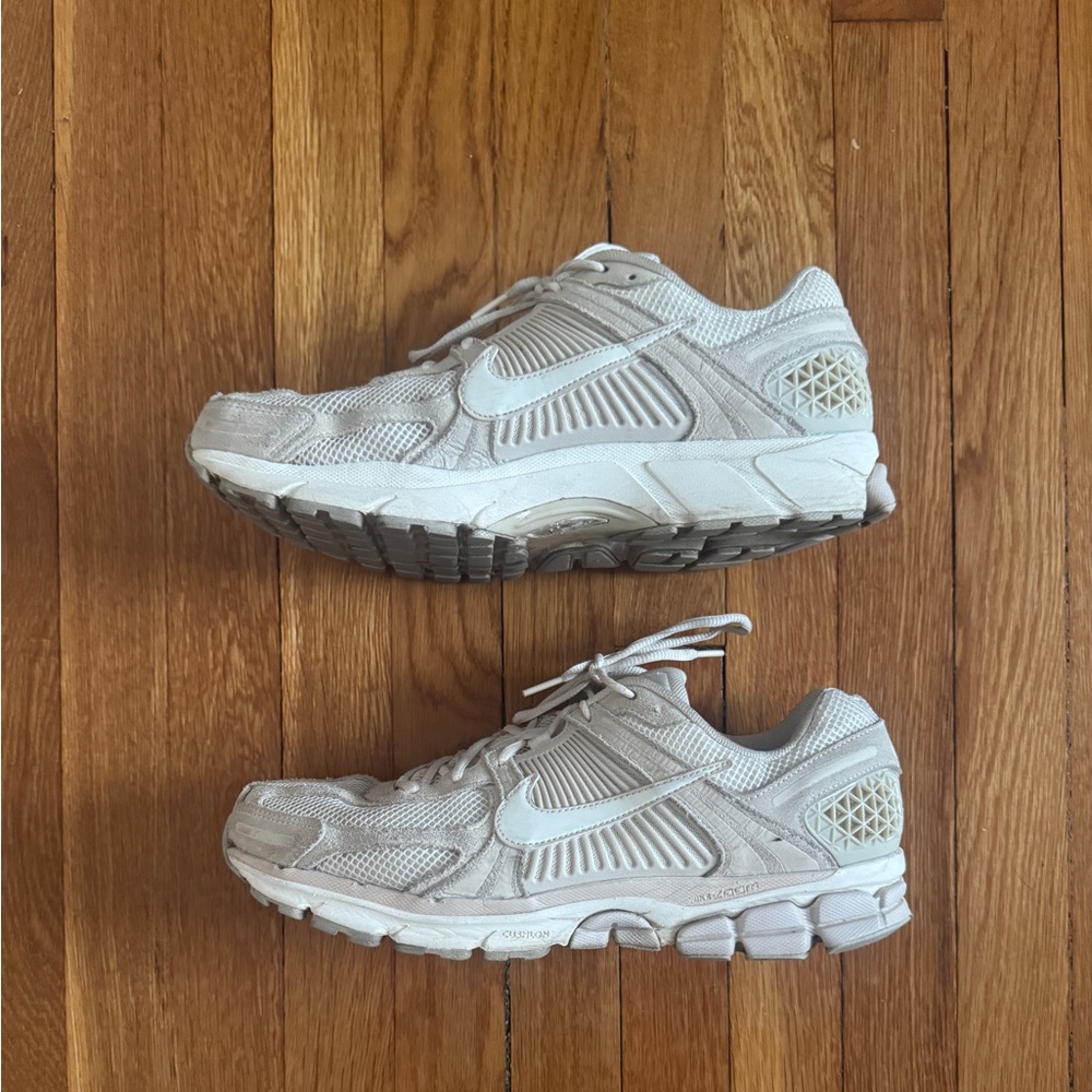 Nike Vomero 5 Tan Sneakers size 12